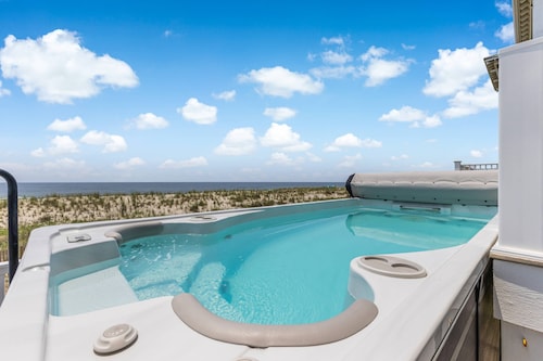 Newly Listed Oceanfront Home , Large Heated Swim Spa, Elevator, Easy Beach Access