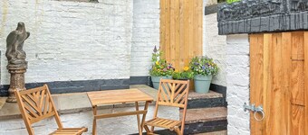 2 bedroom accommodation in Leek