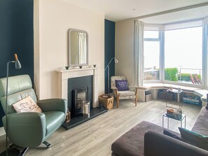 Fireplace - 3 bedroom accommodation in Portscatho (Portscatho)