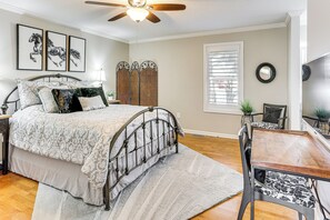 3 bedrooms, desk, iron/ironing board, travel crib