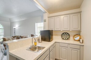 Fridge, microwave, stovetop, dishwasher