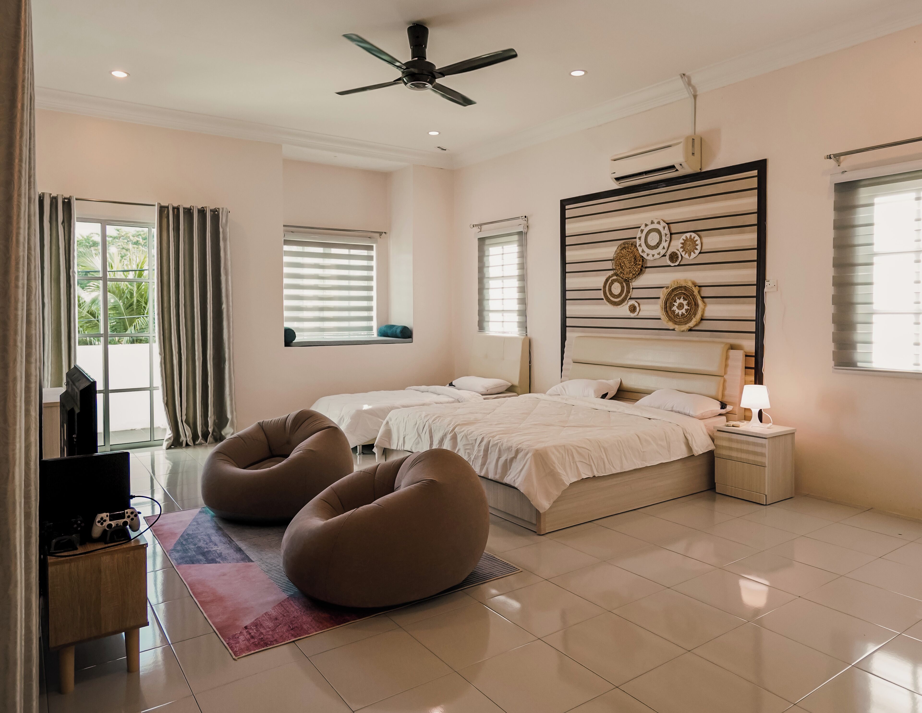 4 bedrooms, iron/ironing board, free WiFi, bed sheets