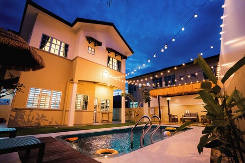 Charming 4-bedroom bungalow with private pool in beautiful coastal town Lumut