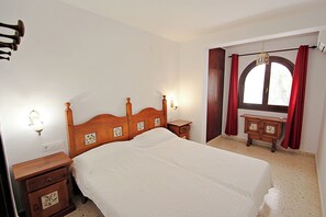 8 عدّة غرف نوم ومكتب ومكواة/لوح كي وواي فاي