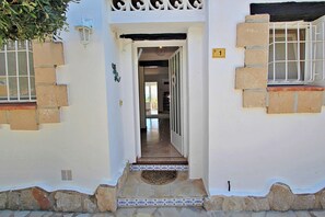 تفاصيل الفندق من الخارج