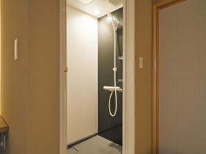 Hair dryer, towels - Konjakuso Osaka Tsutenkaku  Steam Bath House  / Osaka Ōsaka (Osaka)