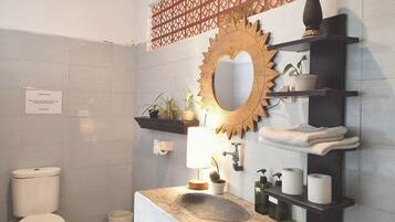 Economy Room, Garden View | Bathroom | Shower, towels