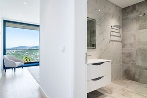 Shower, hair dryer, towels
