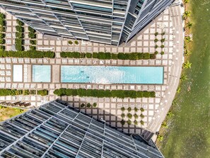 Pool - LUX 1-Bedroom at Brickell – Bay, Pool & Sunrise Views! (Miami)