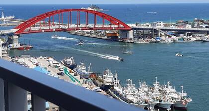 Charming hotel suite in marvelous Sokcho-si with WiFi