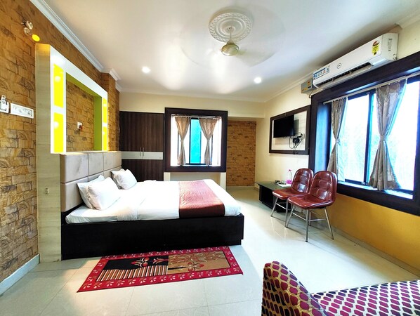 Hypo-allergenic bedding, in-room safe, soundproofing, free WiFi - Hotel Sai Sandpiper (Puri)