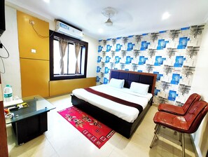 Hypo-allergenic bedding, in-room safe, soundproofing, free WiFi - Hotel Sai Sandpiper (Puri)