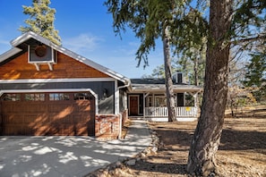 Exterior - Lucky Paws (Big Bear City)