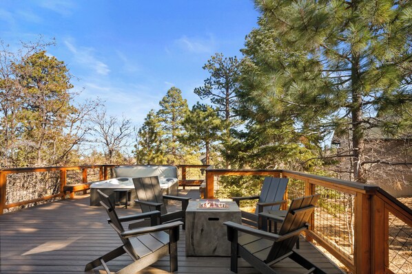 Exterior - Lucky Paws (Big Bear City)