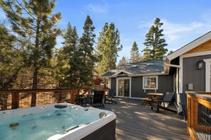 Exterior - Lucky Paws (Big Bear City)
