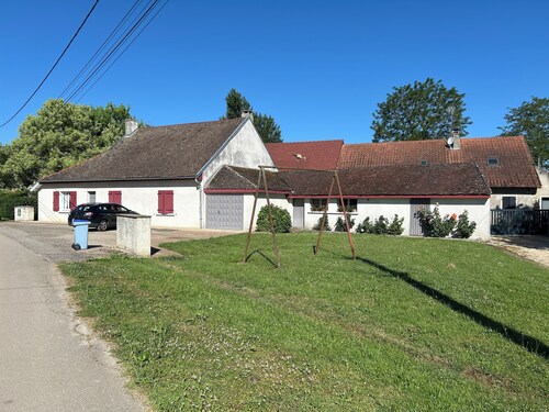 Gîte à  la campagne  idéal pour des vacances en famille grand terrain ombragé