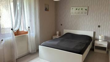 4 chambres, fer et planche Ă  repasser, Wi-Fi, draps fournis