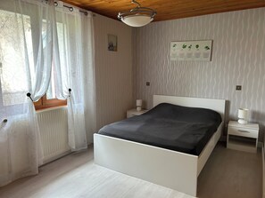 4 chambres, fer et planche à repasser, Wi-Fi, draps fournis