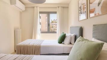 3 bedrooms, desk, iron/ironing board, free WiFi