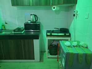 Four à micro-ondes, surface de cuisson