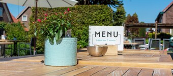 Nijmegen Area Comfort: Explore Trails, River Views and Dining