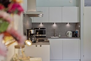 Fridge, stovetop, dishwasher, coffee/tea maker - Apartment in Zoutelande near the Beach (Zoutelande)
