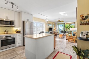Coffee/tea maker, fridge, microwave, oven - Kihei Beach #210 – Oceanfront Gem with A/C, Lanai, Pool and Sugar Beach Access (Kihei, Maui)