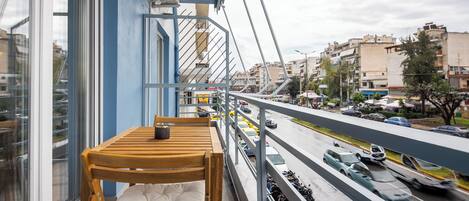 Huoneisto, 1 parisänky, keittiö, kaupunkinäköala | Parveke