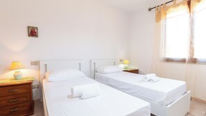 2 slaapkamers, een strijkplank/strijkijzer, wifi, beddengoed