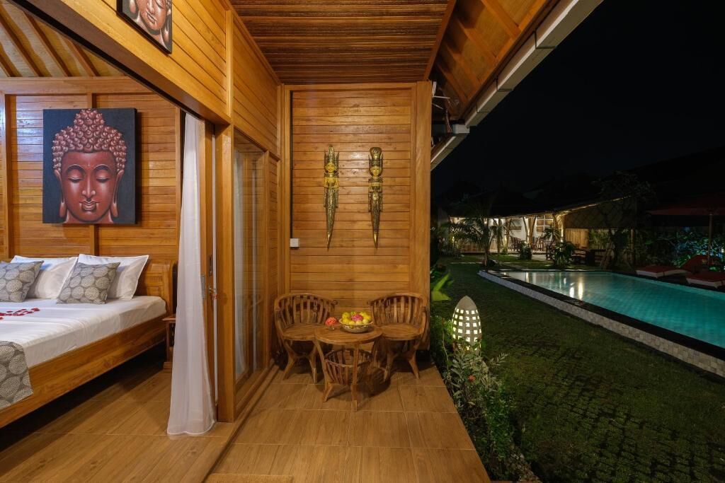 Deluxe Studio, Patio, Pool View | Desk, laptop workspace, free WiFi