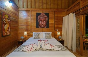 Deluxe Studio, Patio, Pool View | Desk, laptop workspace, free WiFi