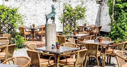 Stay in Thorn’s Historic Center – Charming Room in the Famous White Village