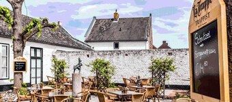 Stay in Thorn’s Historic Center – Charming Room in the Famous White Village