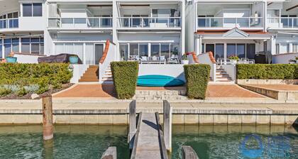 Dolphin Retreat in Halls Head