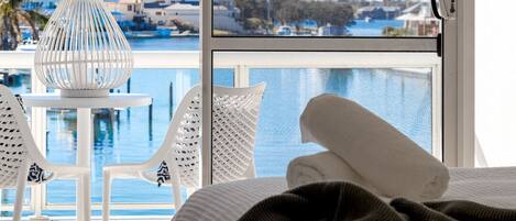 3 habitaciones, tabla de planchar con plancha y cuna de viaje