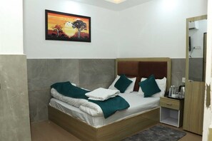 Quarto casal | Escrivaninha, espaço de trabalho para notebook, Wi-Fi de cortesia