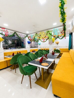 Restaurant - Hotel Sheeri Inn (Faizabad)