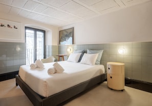 1 bedroom, in-room safe, iron/ironing board, free WiFi