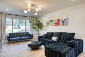 Smart TV - Sol Vista | Private Oasis w/ Pool, Putting Green, and Prime Location (Scottsdale)