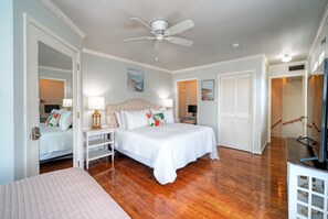 3 makuuhuonetta, työpöytä, silitysrauta/-lauta, ilmainen Wi-Fi