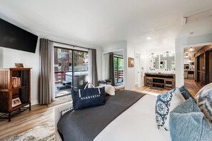 4 bedrooms, travel cot, free WiFi, bed sheets