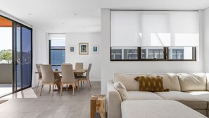 TV, books - Allura Blue by Experience Jervis Bay (Huskisson)