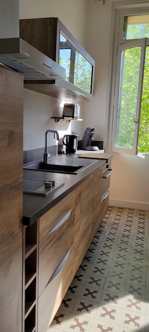 Micro-ondes, plaque de cuisson, lave-vaisselle