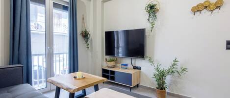 Apartment, 2 Bedrooms, Kitchen, City View | Living room