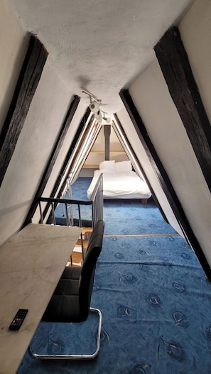1 bedroom, bed sheets