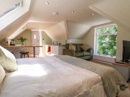 1 habitación, decoración personalizada y muebles diferentes