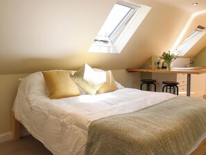 1 Schlafzimmer, individuell dekoriert, individuell eingerichtet