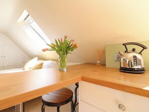 1 makuuhuone, yksilöllisesti sisustettu, yksilöllisesti kalustettu