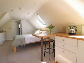 1 bedroom, individually decorated, individually furnished, free WiFi - Roston Retreat (Ashbourne)