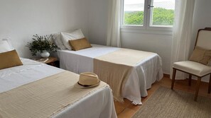 4 habitaciones, tabla de planchar con plancha, wifi y ropa de cama 